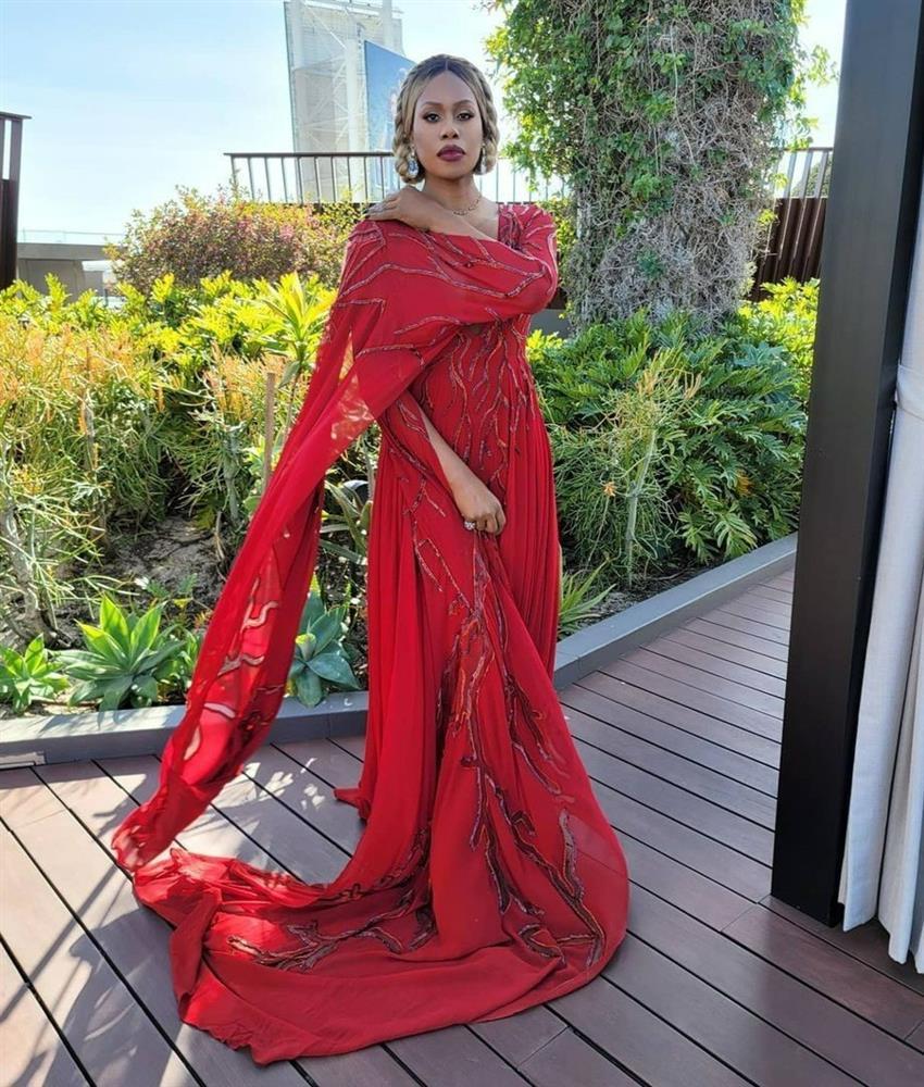 Những bộ trang phục đẹp nhất tại Quả cầu Vàng 2021-9