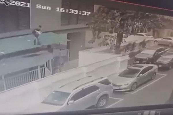 Hình ảnh bé gái rơi từ tầng 13 bị đem làm quảng cáo bán hàng vô cảm-2