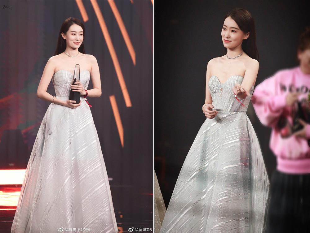 Giai nhân Trung Quốc bỗng nổi tiếng sau 15 năm-2