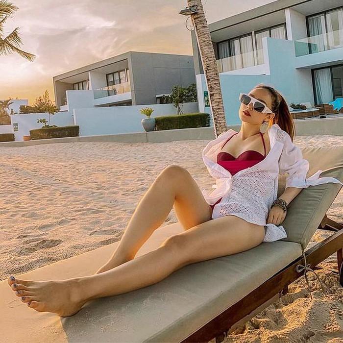 3 kiểu áo mix cùng bikini vừa đẹp vừa sang như Tóc Tiên, Hà Hồ-5