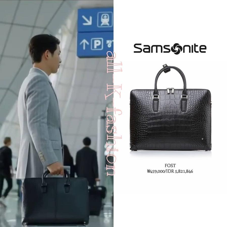 Hầu hết túi xách, vali của Song Joong Ki đều đến từ thương hiệu Samsonite.