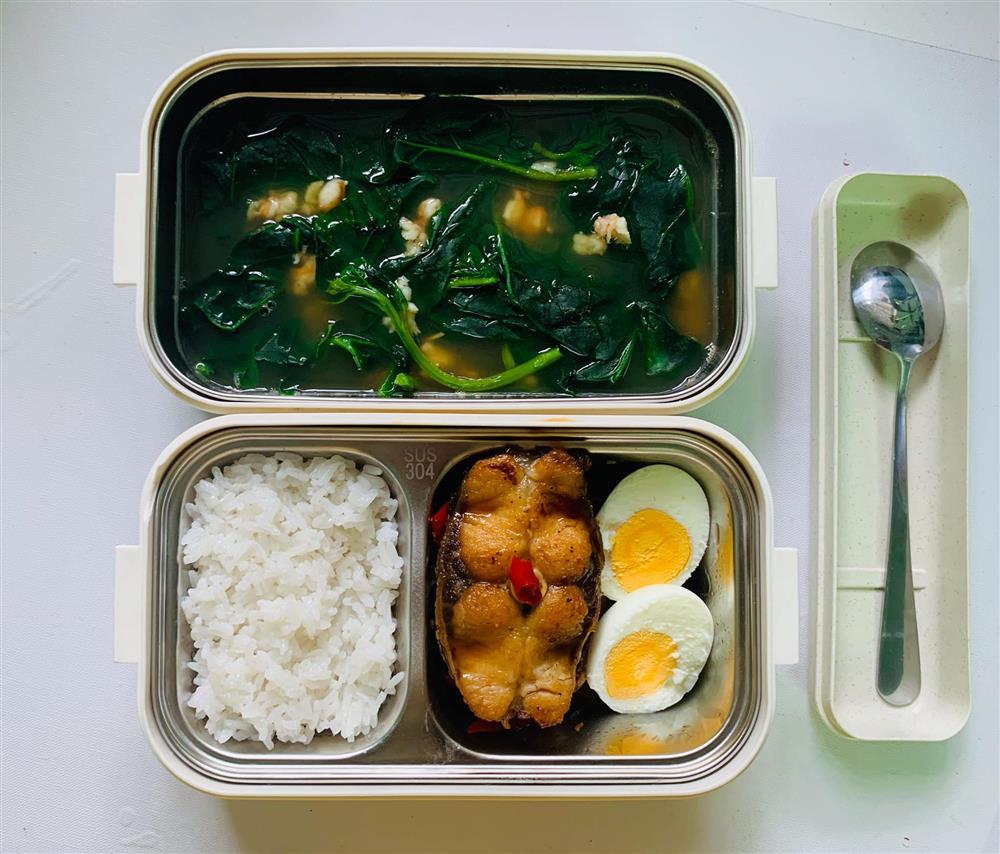 Ngày nào cũng dậy sớm nấu ăn mang đi làm, hộp cơm trưa của 9x được khen nức nở-5