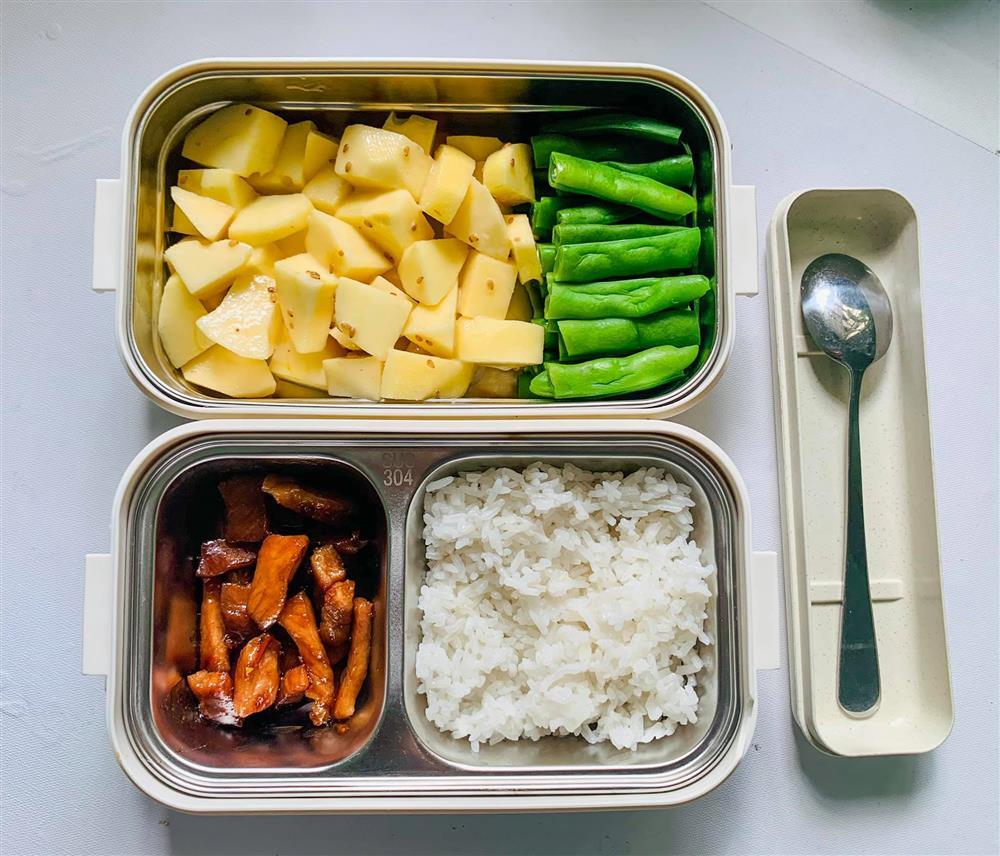 Ngày nào cũng dậy sớm nấu ăn mang đi làm, hộp cơm trưa của 9x được khen nức nở-7