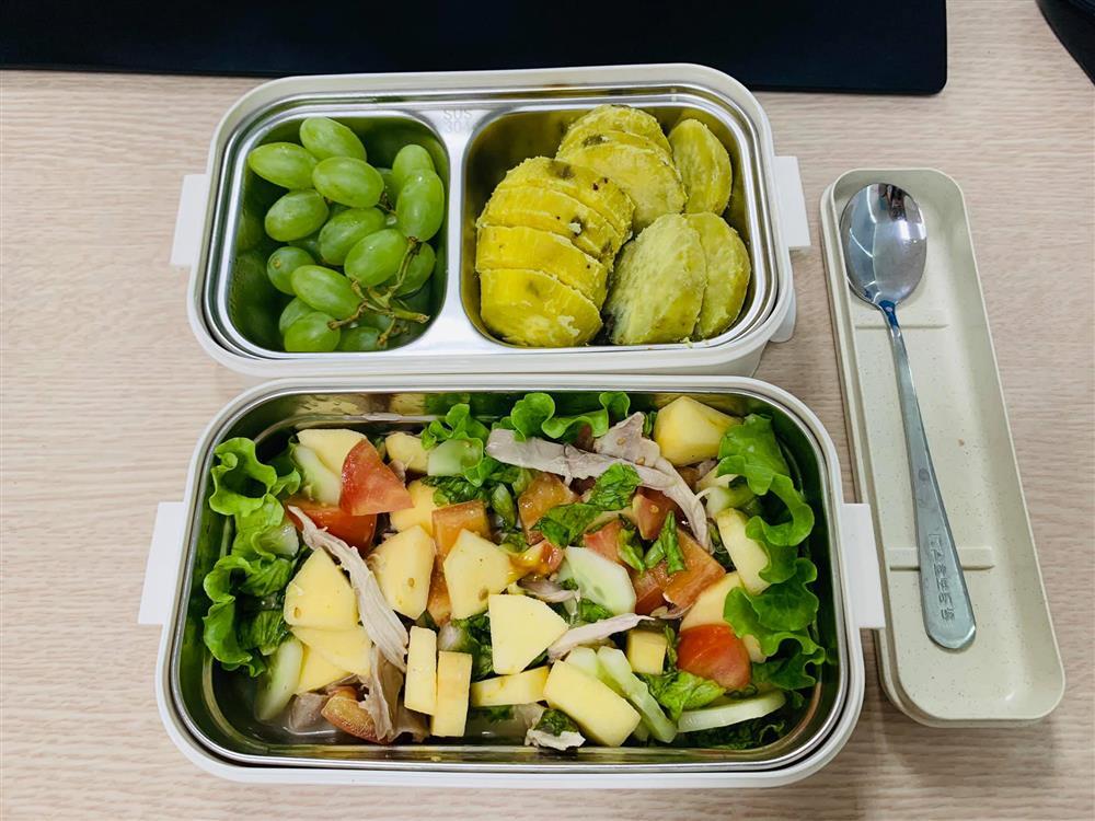 Ngày nào cũng dậy sớm nấu ăn mang đi làm, hộp cơm trưa của 9x được khen nức nở-8