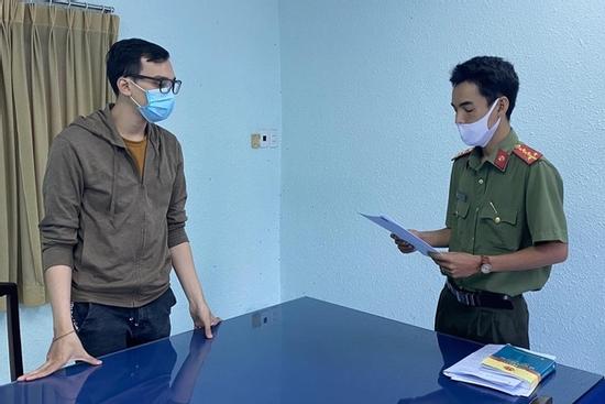 Đề nghị truy tố nam tiếp viên hàng không làm lây lan Covid-19 ở TP.HCM