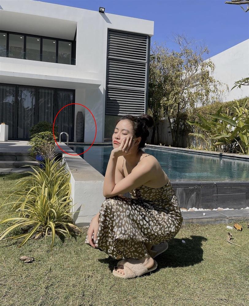 Khoe lưng trần gợi cảm, Hoàng Thùy Linh lộ hint du lịch cùng Gil Lê-3