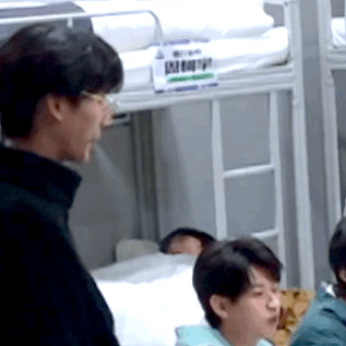 Ứng viên tiềm năng Sáng Tạo Doanh lộ ảnh hút thuốc từ năm 16 tuổi-3