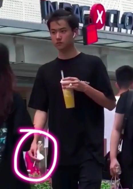 Ứng viên tiềm năng Sáng Tạo Doanh lộ ảnh hút thuốc từ năm 16 tuổi-4