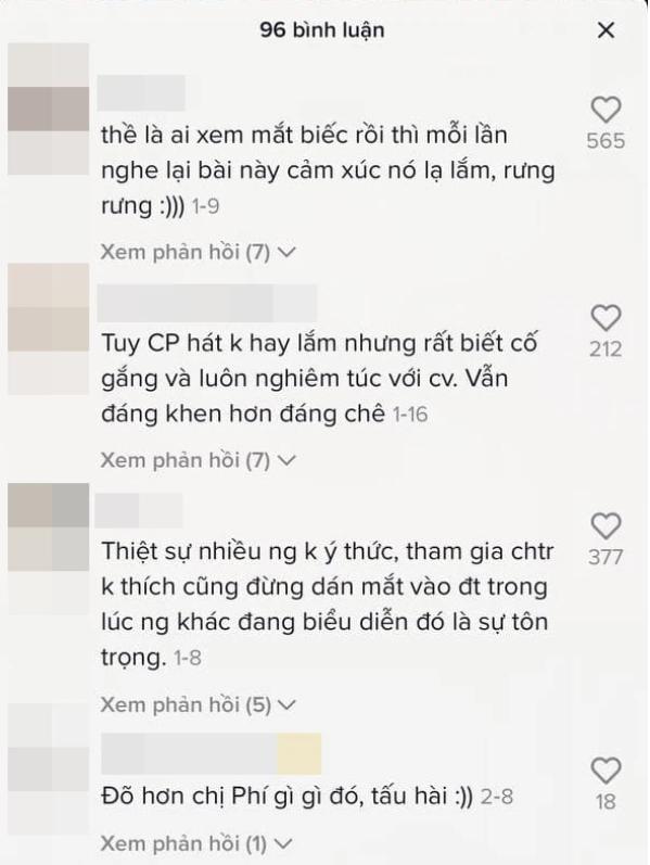 Khoảnh khắc điểm 10: Ai cũng mải bấm điện thoại, chỉ có Chi Pu chăm chú theo dõi-2