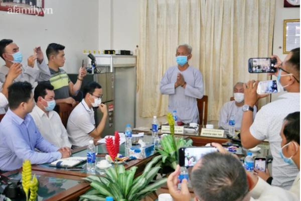 Thần y Võ Hoàng Yên chữa câm bằng cách kéo lưỡi, bệnh nhân sưng họng cả tuần-6