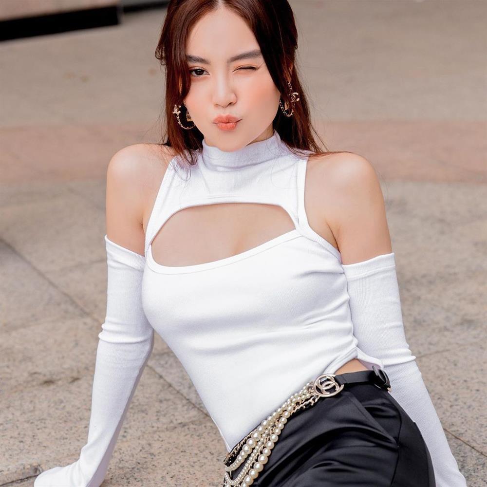 Lý do Ninh Dương Lan Ngọc suốt ngày diện váy áo trễ vai: Là bởi đặc điểm vóc dáng này?-4