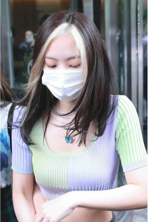 Đụng crop top giống Jennie, Chi Pu giành spotlight nhờ khoe vòng 2 căng đét-2