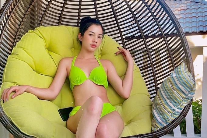 Người đẹp diện bikini sexy trong chuyến đi du xuân sau Tết Tân Sửu. Thời điểm này, doanh nhân Đức Huy cũng chia sẻ hình ảnh du lịch với không gian tương tự. Do đó, nhiều khán giả cho rằng cả hai cùng nhau nghỉ dưỡng cùng nhau.