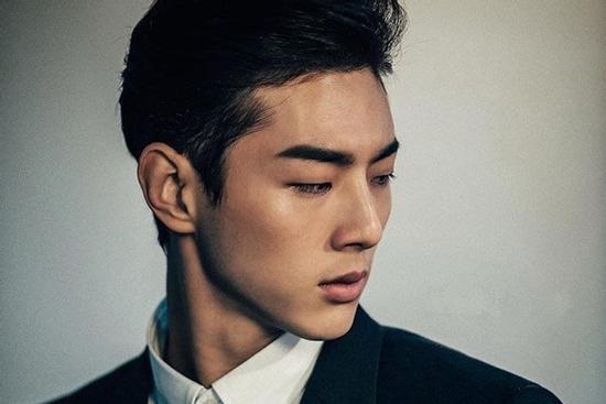 Kim Ji Soo bị tố là trùm sỏ bạo lực học đường, chuyên nã súng vào bạn