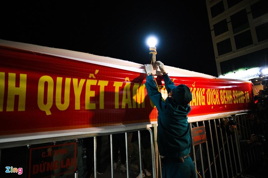 Người dân Chí Linh vui mừng trong thời khắc dỡ bỏ phong tỏa-2