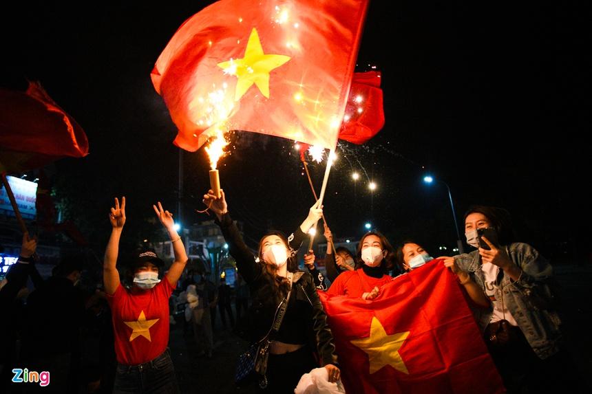 Người dân Chí Linh vui mừng trong thời khắc dỡ bỏ phong tỏa-3