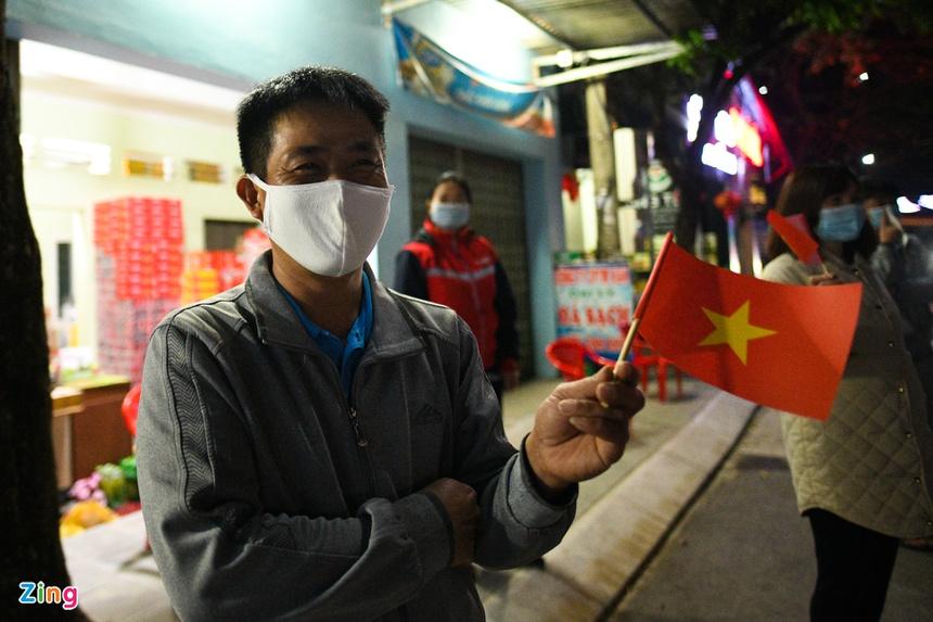 Người dân Chí Linh vui mừng trong thời khắc dỡ bỏ phong tỏa-5