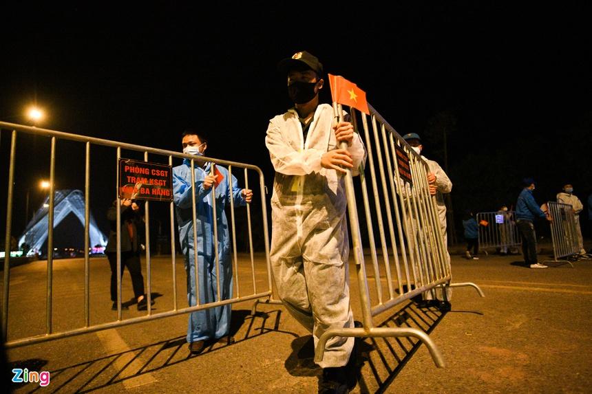 Người dân Chí Linh vui mừng trong thời khắc dỡ bỏ phong tỏa-7