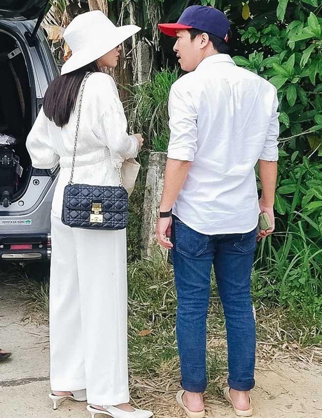 Nhã Phương lồng lộn như kiều nữ, Trường Giang kè kè dép tổ ong-7