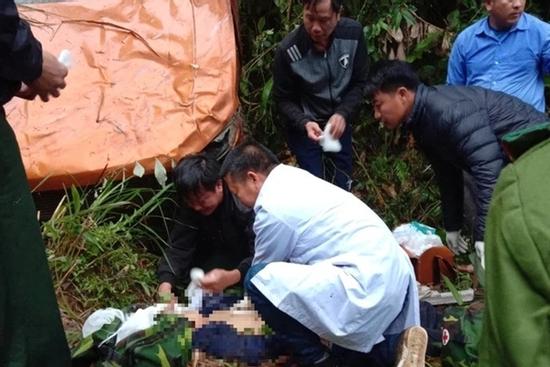 Nghệ An: Xe lao xuống vực, 1 cán bộ thanh tra tử nạn, 2 người thương nặng