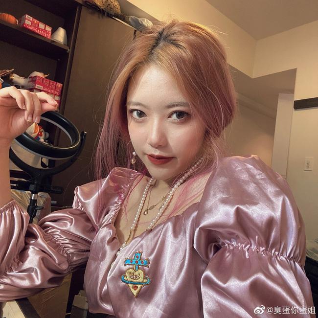 Hot girl từng thuê bạn trai đón Tết tiếp tục chi tiền hẹn hò người mới-1