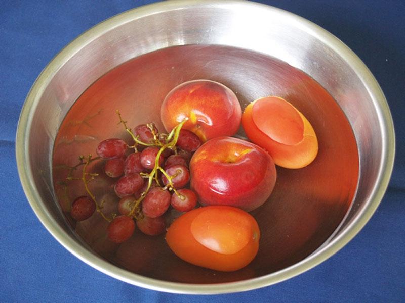 Chị em bỏ túi ngay mẹo khử thuốc trừ sâu trong rau củ khi mua từ chợ về-1