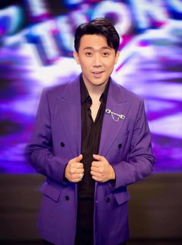 Trấn Thành thông báo: "Xìn đã trở lại với công việc nha. Kiếm cơm đây! Chúc cả nhà kiếm thật nhiều tiền năm nay".