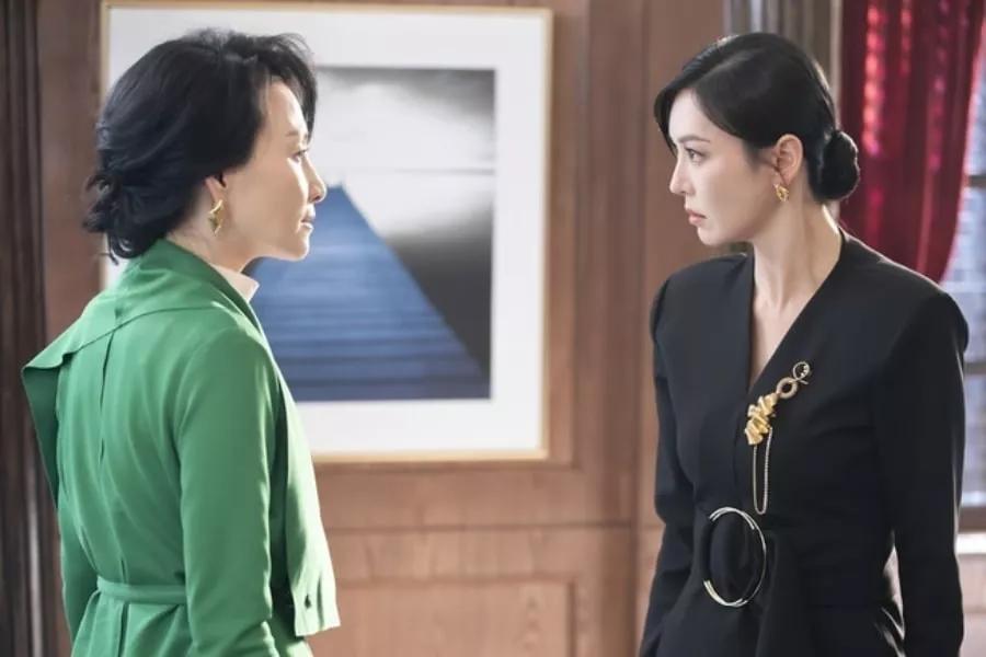 Mẹ ác nữ Cheon Seo Jin Penthouse xuất hiện, hứa hẹn màn đối đầu cực gắt-4