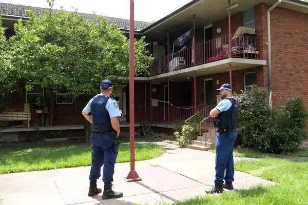 Kinh hoàng ông dùng dao chém cháu rồi nhảy lầu tử vong-2