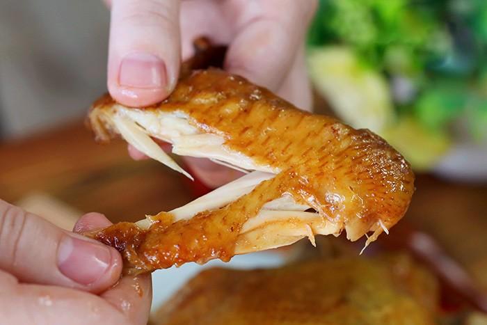 Cho con gà vào nồi cơm điện, 1 tiếng sau được món ngon-10