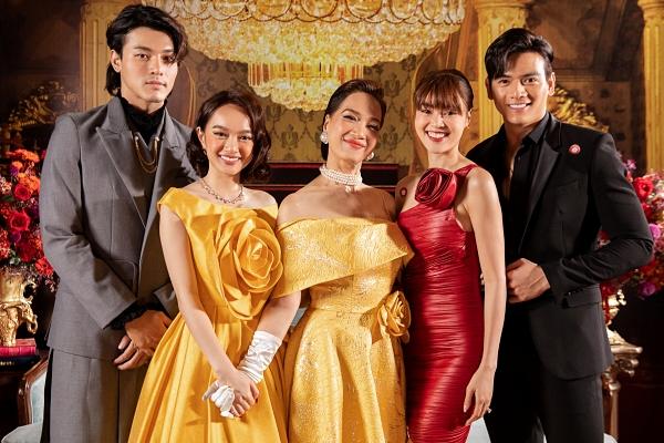 Lan Ngọc xuất hiện rạng rỡ sau scandal clip đen