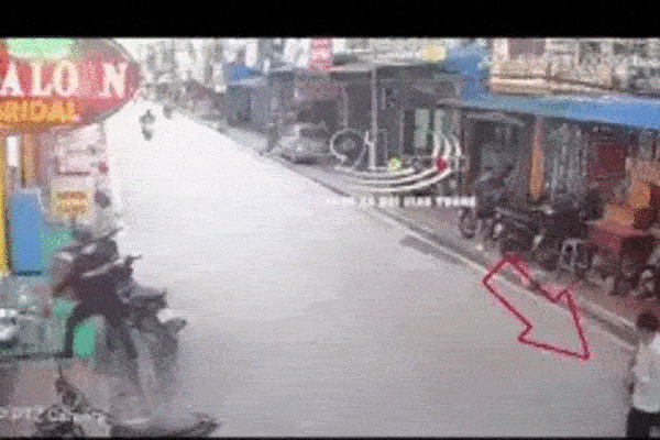 Xác minh clip nóng ghi cảnh 1 phụ nữ quan hệ tình dục với 2 nam-2