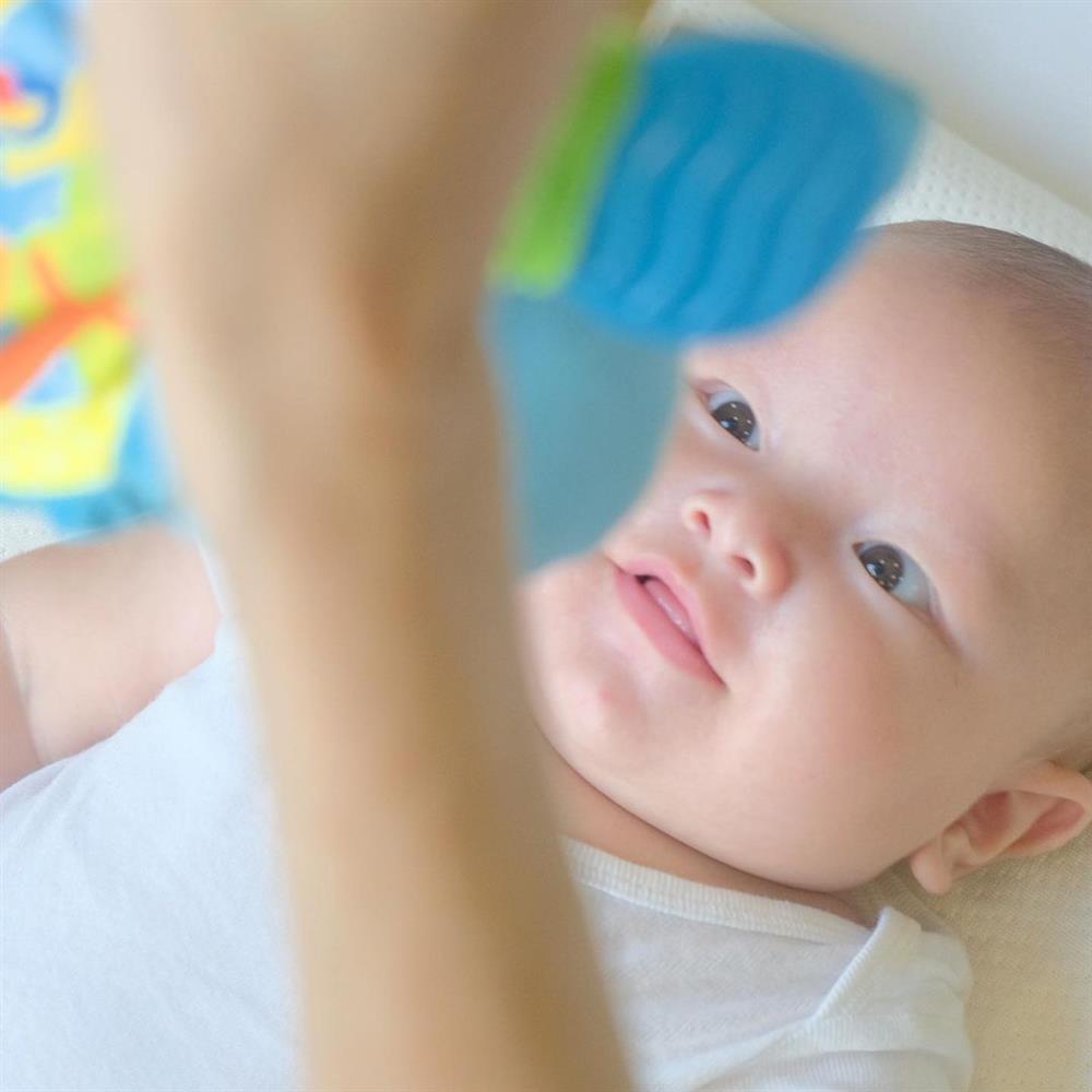 Cặp song sinh tròn 4 tháng, Hà Hồ đăng ảnh cận mặt nhìn thích mê-9