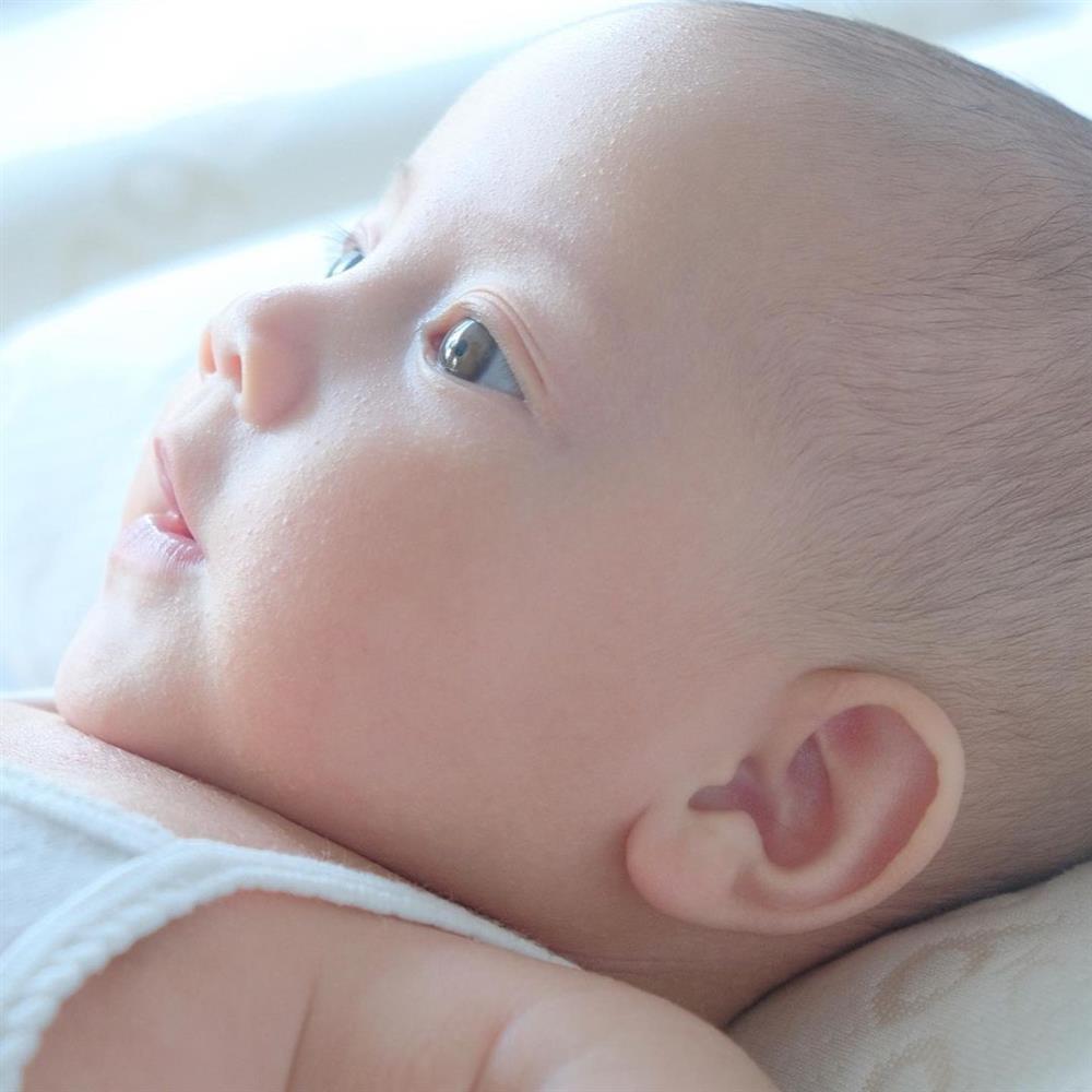 Cặp song sinh tròn 4 tháng, Hà Hồ đăng ảnh cận mặt nhìn thích mê-4