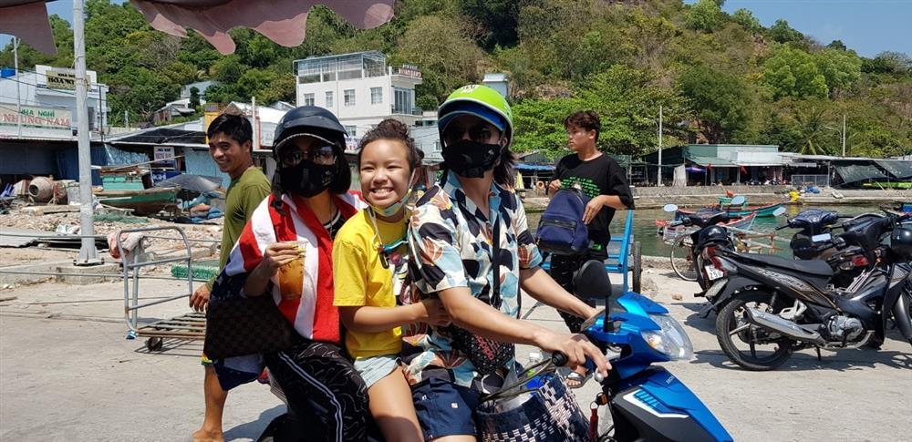 Vợ chồng Việt Hương vi phạm luật giao thông-1