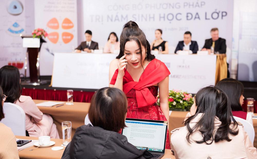 Vàng Anh Minh Hương: Tuổi 39 mà ngỡ em chưa 18-6