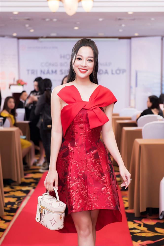 Vàng Anh Minh Hương: Tuổi 39 mà ngỡ em chưa 18-3