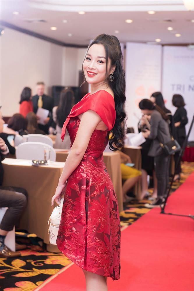 Vàng Anh Minh Hương: Tuổi 39 mà ngỡ em chưa 18-4