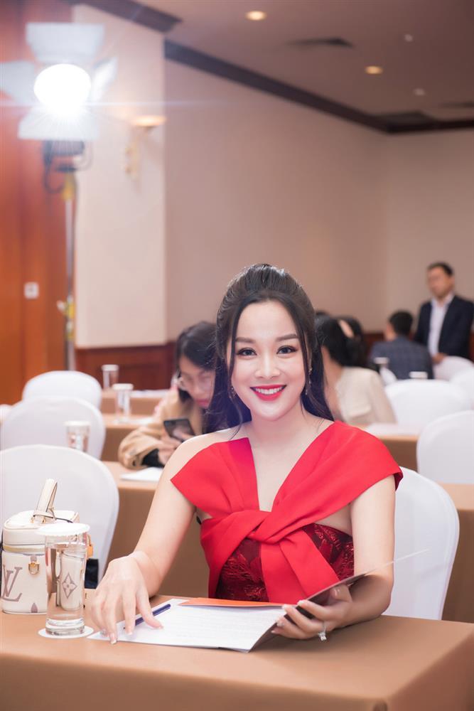 Vàng Anh Minh Hương: Tuổi 39 mà ngỡ em chưa 18-1