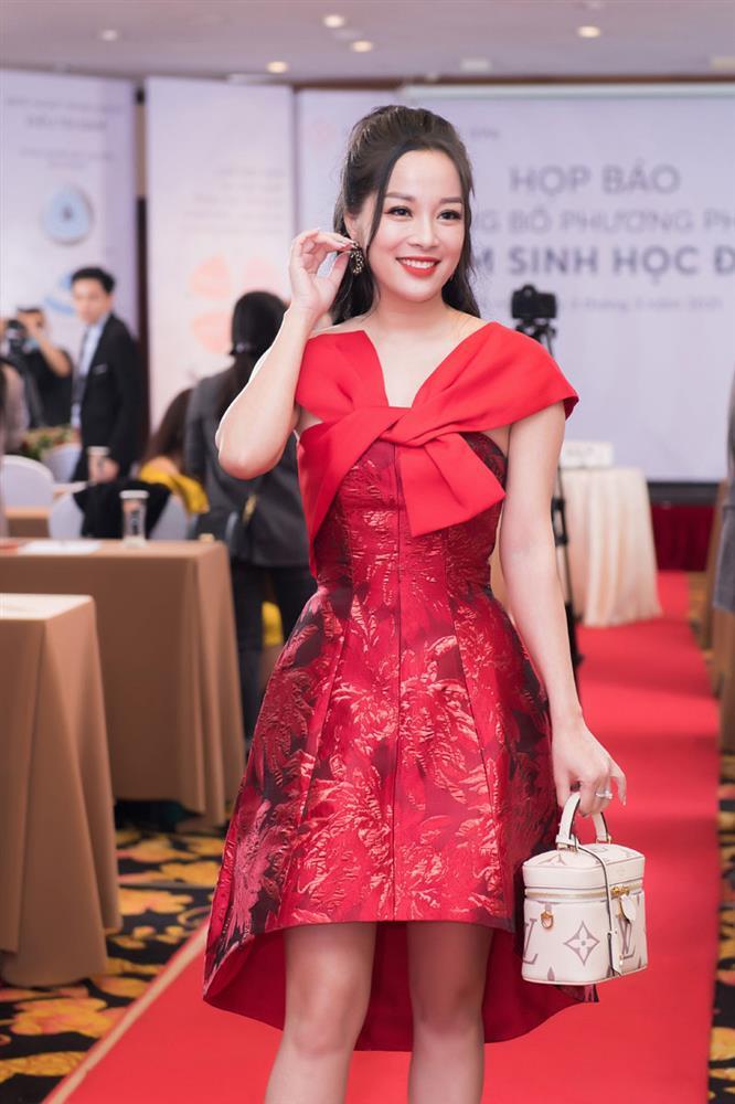 Vàng Anh Minh Hương: Tuổi 39 mà ngỡ em chưa 18-7