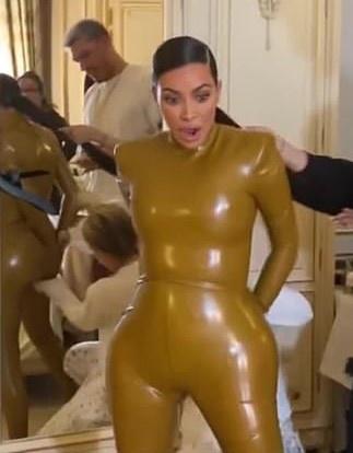 Hiểm họa đằng sau sở thích mặc trang phục bó sát của sao-2