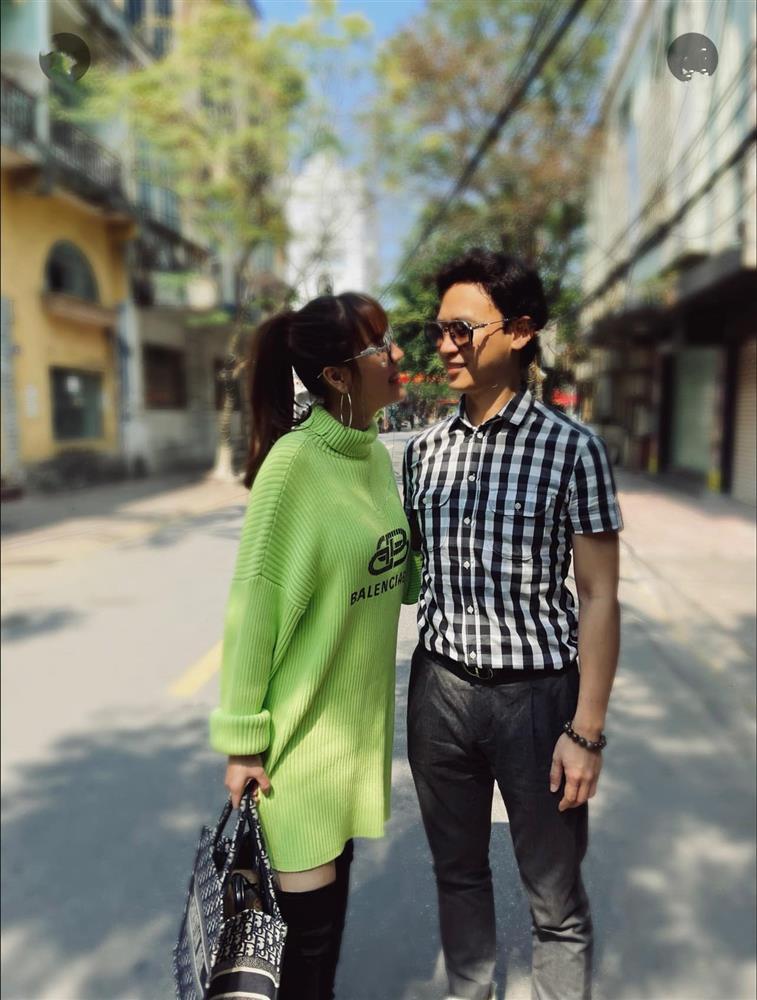 Quế Vân nude táo bạo khoe bụng bầu 5 tháng-4