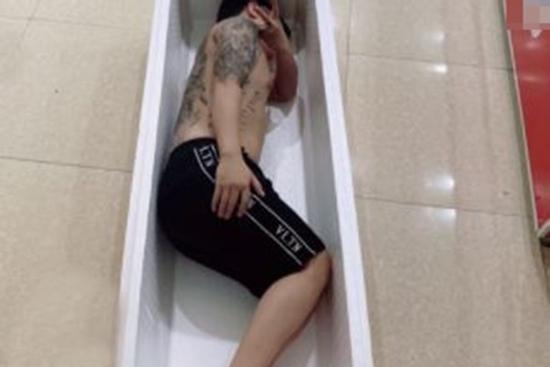 Rao bán thùng xốp nhưng khách không tin, chủ shop có hành động khiến tất cả đứng hình