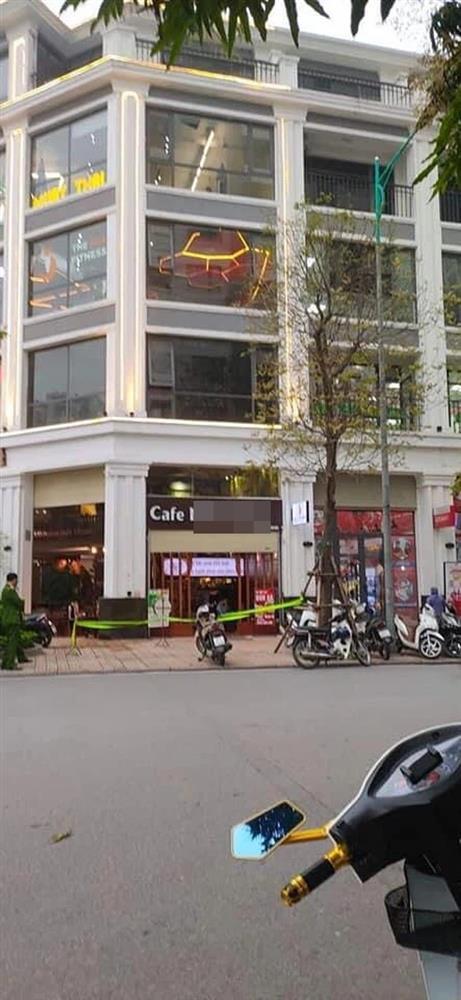 Hà Nội: Người đàn ông đang uống cà phê thì lên tầng 5 rồi nhảy xuống-1