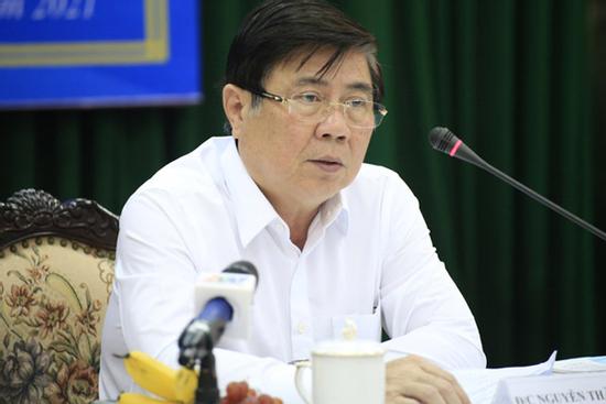 Chủ tịch TP.HCM: Chưa mở lại phòng gym, quán bar