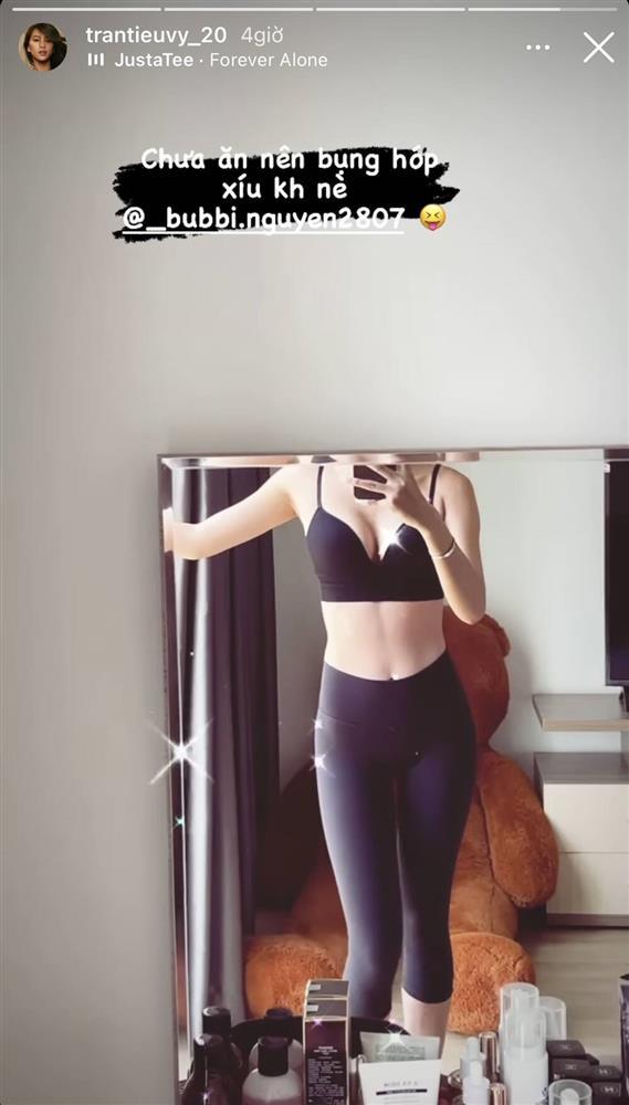 Tiểu Vy diện đồ bó sát khoe vòng 1 khiến fan không thể rời mắt-1