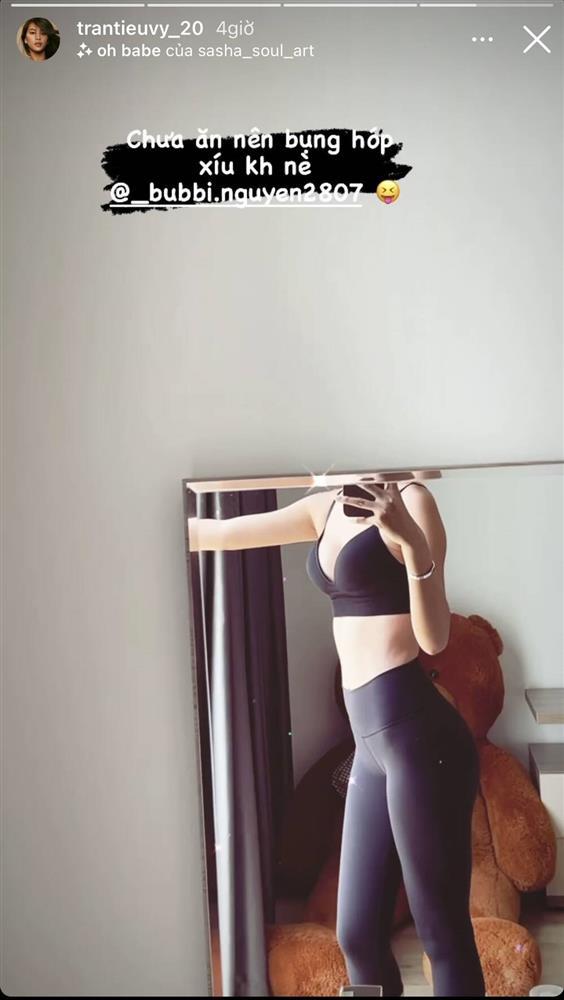 Tiểu Vy diện đồ bó sát khoe vòng 1 khiến fan không thể rời mắt-2