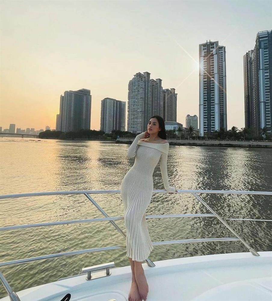 Tiểu Vy diện đồ bó sát khoe vòng 1 khiến fan không thể rời mắt-7