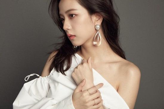 Bác sĩ thẩm mỹ nhận định BLACKPINK Jisoo 'đẹp hoàn hảo nhất'