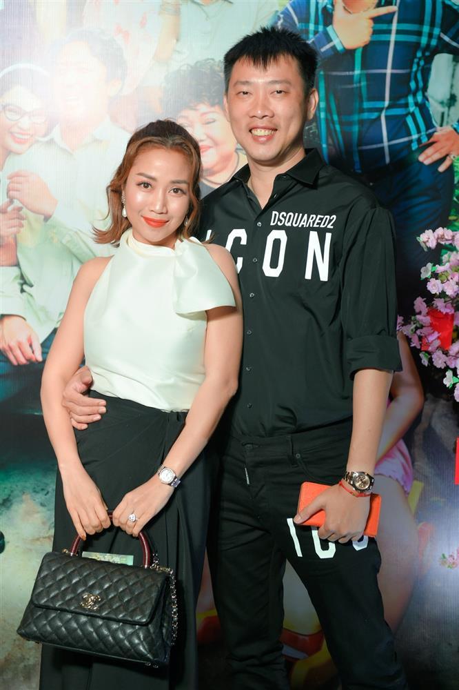 Hồ Ngọc Hà - Lệ Quyên cùng 2 người tình bơ nhau trên thảm đỏ-13